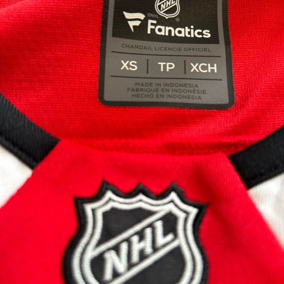 Chicago Blackhawks Toews jersey sz:XS *brand new with tags price negotiable - Picture 8 of 9